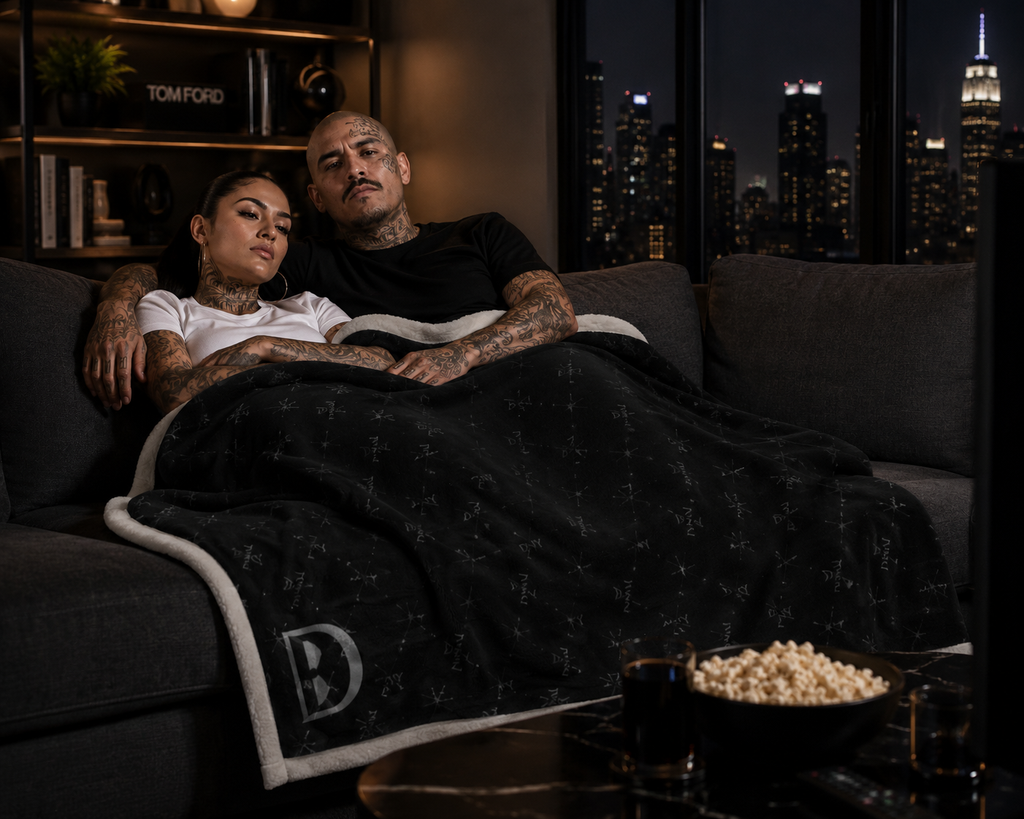 DOMIN8NY Lightweight Classic Blanket