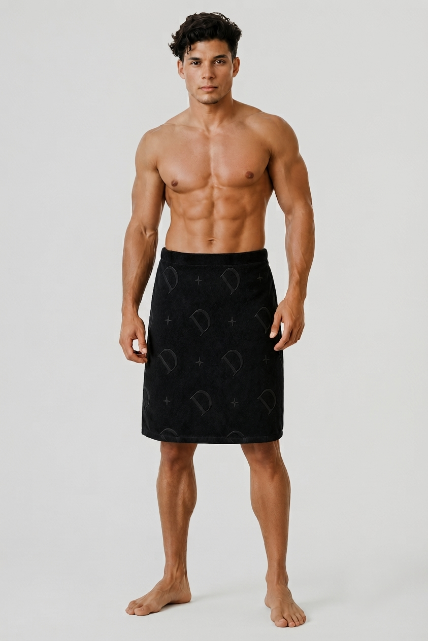 DOMIN8NY microfiber bath towel, full hanging view